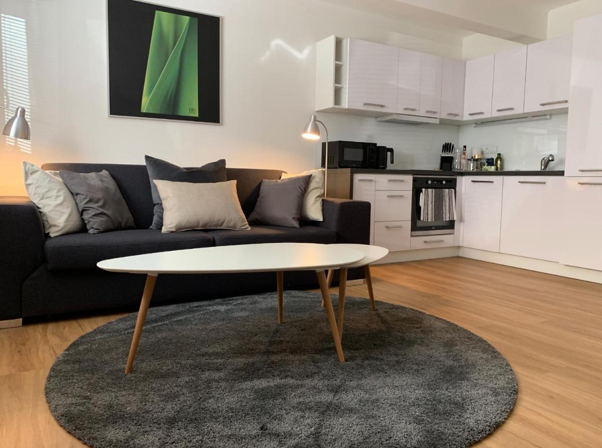 Ap 1 - Apartments 4U Brezinova "Overnight Simply" ฮราเดตสคราโลเว ภายนอก รูปภาพ