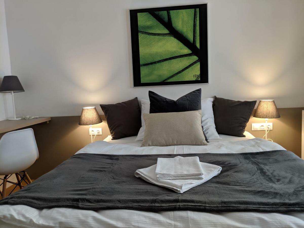 Ap 1 - Apartments 4U Brezinova "Overnight Simply" ฮราเดตสคราโลเว ภายนอก รูปภาพ